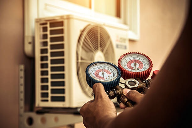 Professional Hvac technician working in Columbiaville, MI